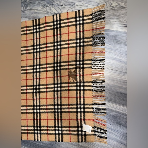 Vintage Burberry Nova Check 100% Wool Shawl Scarf - Picture 14 of 16